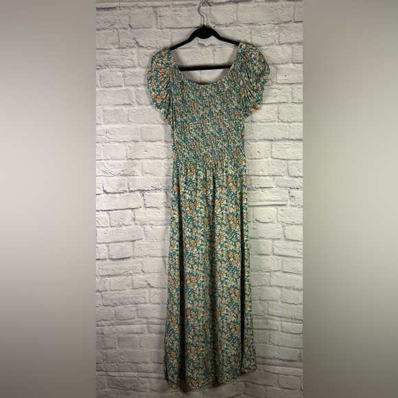 heyson Dresses & Skirts - Heyson Floral Maxi Dress With Beautiful Back Detail- NWT